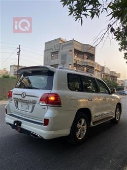 تۆیۆتا لاند کروزەر